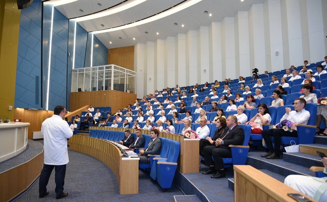 Айрат Гибатдинов поздравил с Днем Медицинского работника