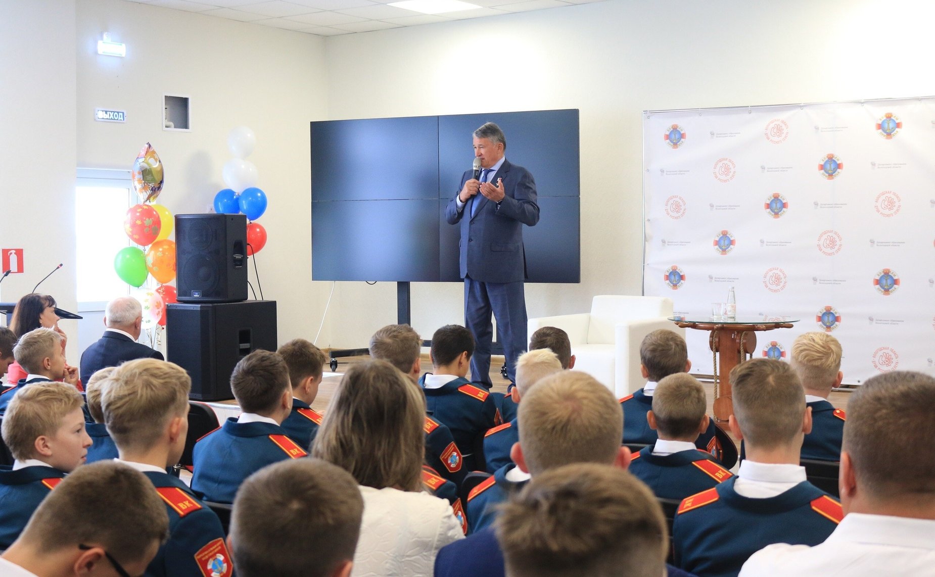 Юрий Воробьев провел урок знаний в Образовательном центре – кадетской школе «Корабелы Прионежья»