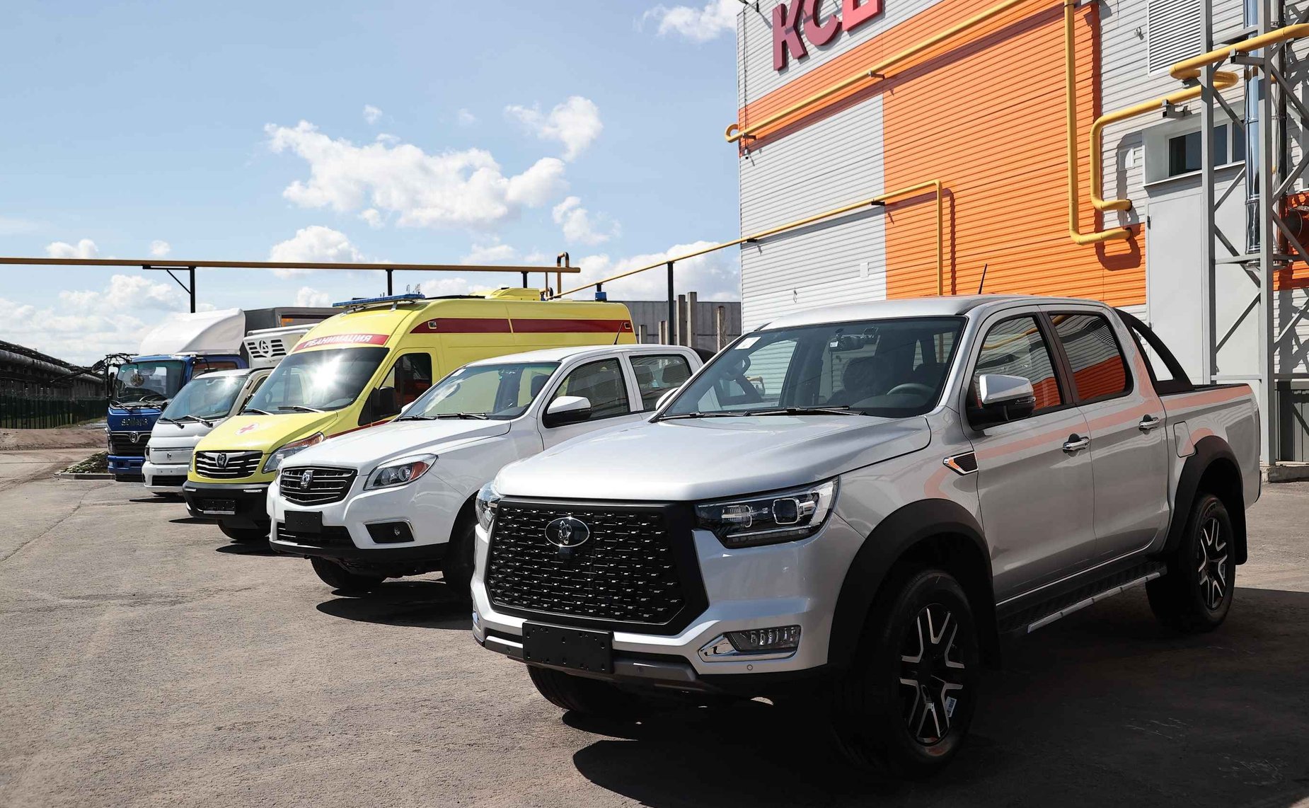 В ходе поездки сенаторам презентовали новую модель автомобиля, который разработан на Ульяновском автомобильном заводе