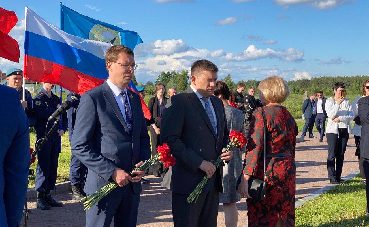 Николай Журавлев принял участие в церемонии открытия памятного знака, посвященного костромичам — защитникам Ленинграда