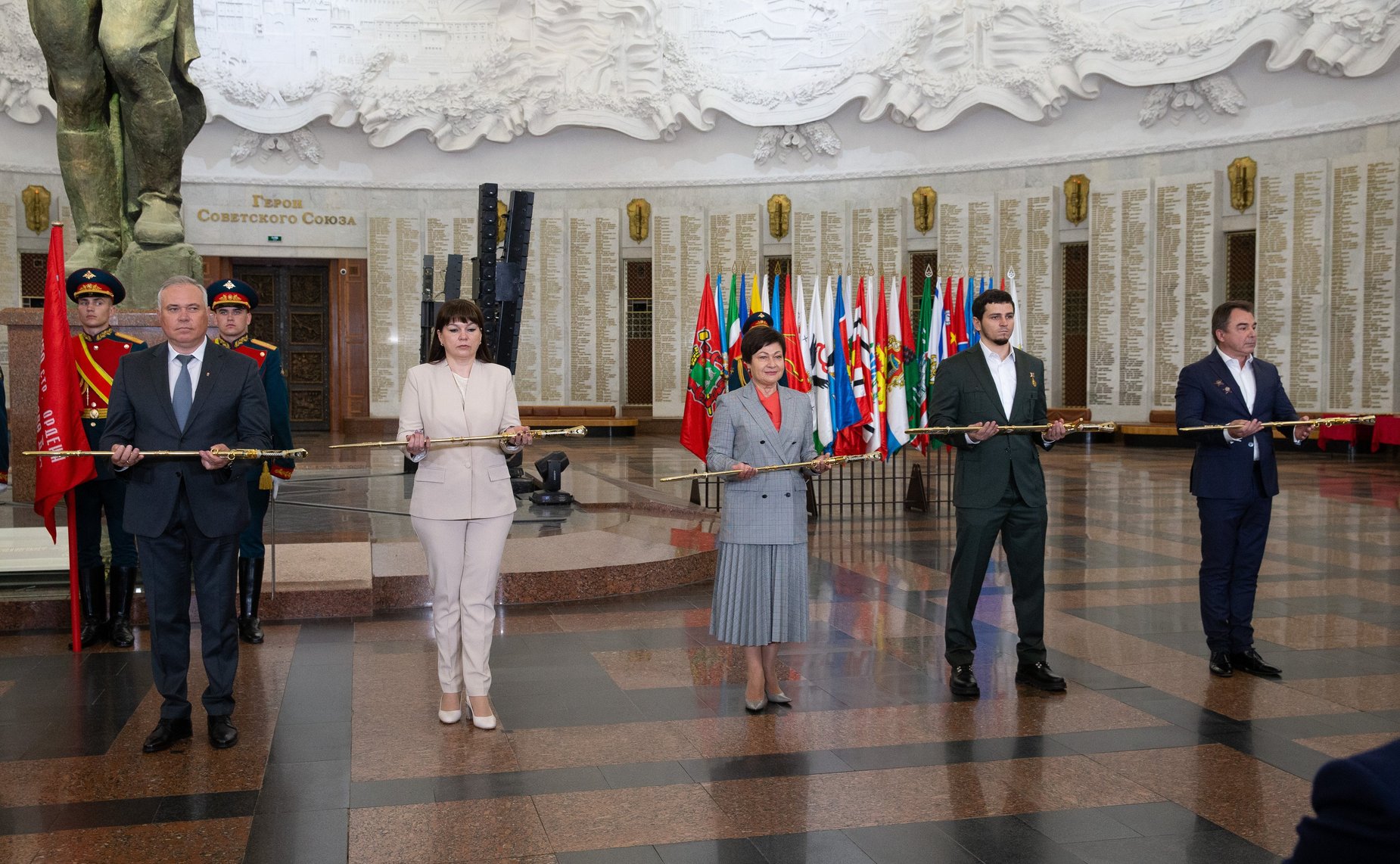 Торжественная церемония передачи «Мечей Победы» Городам воинской славы