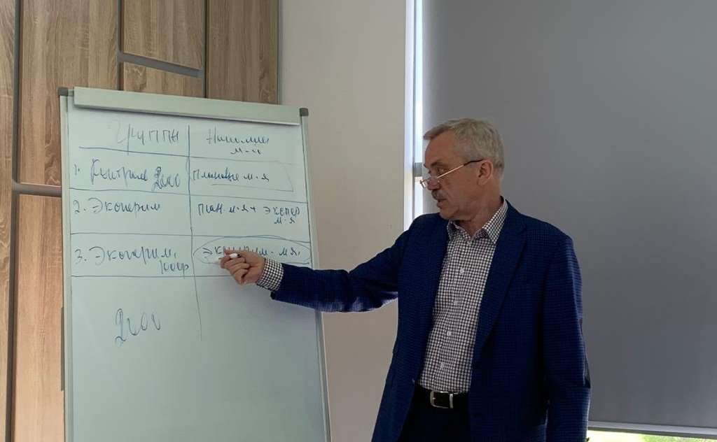 Сергей Рябухин и Евгений Савченко посетили крупнейшую в России агрофирму «Зелёная Долина» в Белгородской области