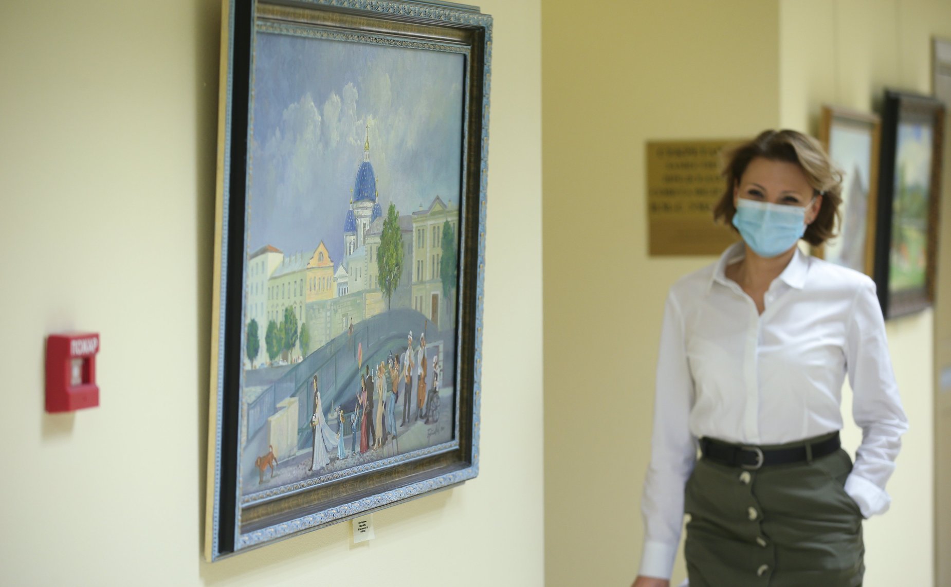 Виктор Смирнов открыл в Совете Федерации выставку работ московского художника Алексея Буртасенкова «Я помню чудное мгновение»