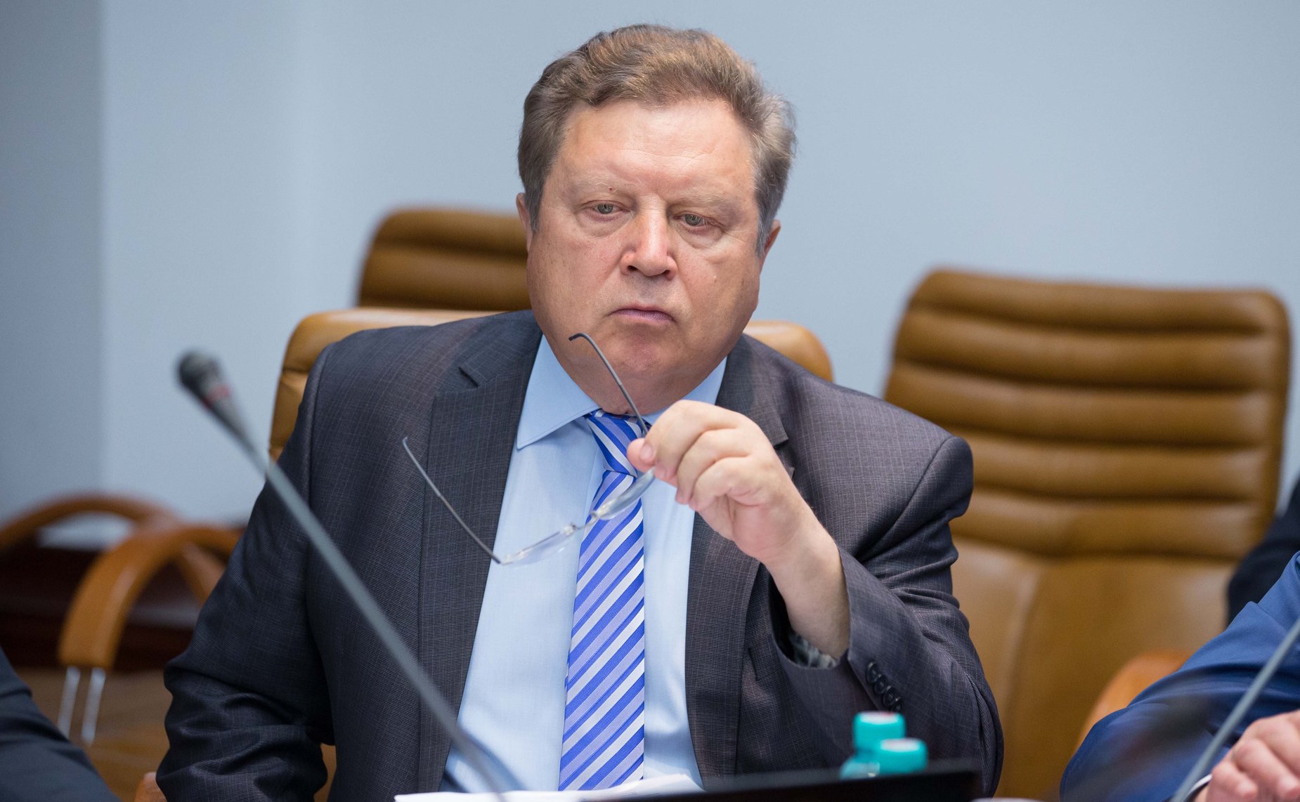 Е. Серебренников