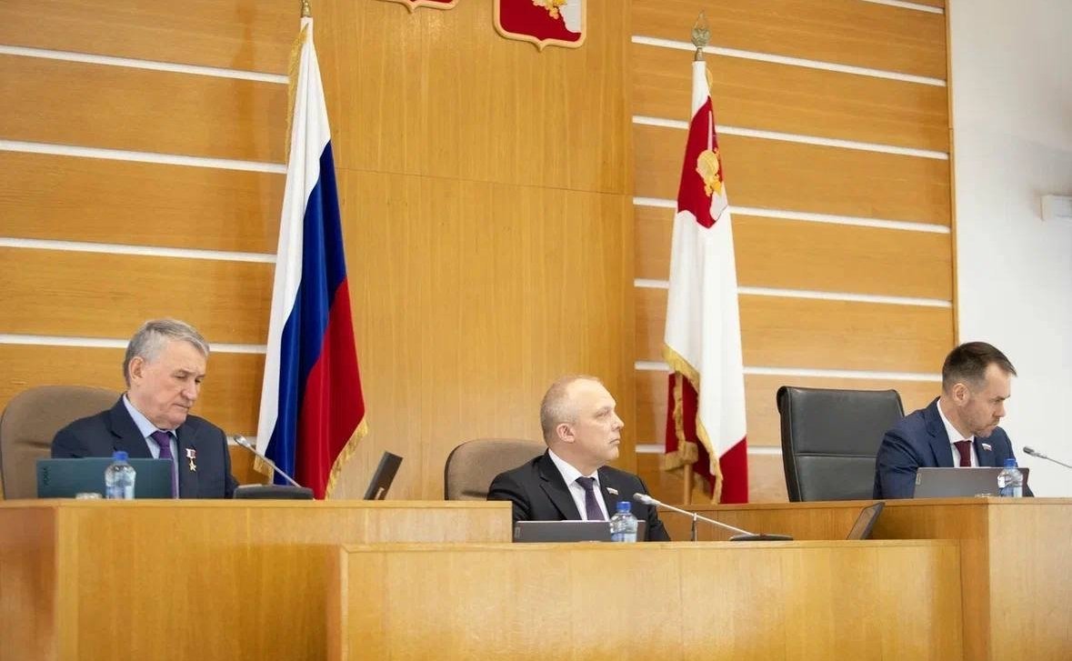 Юрий Воробьев выступил на сессии Законодательного Собрания Вологодской области с отчетом о своей деятельности за 2024 г