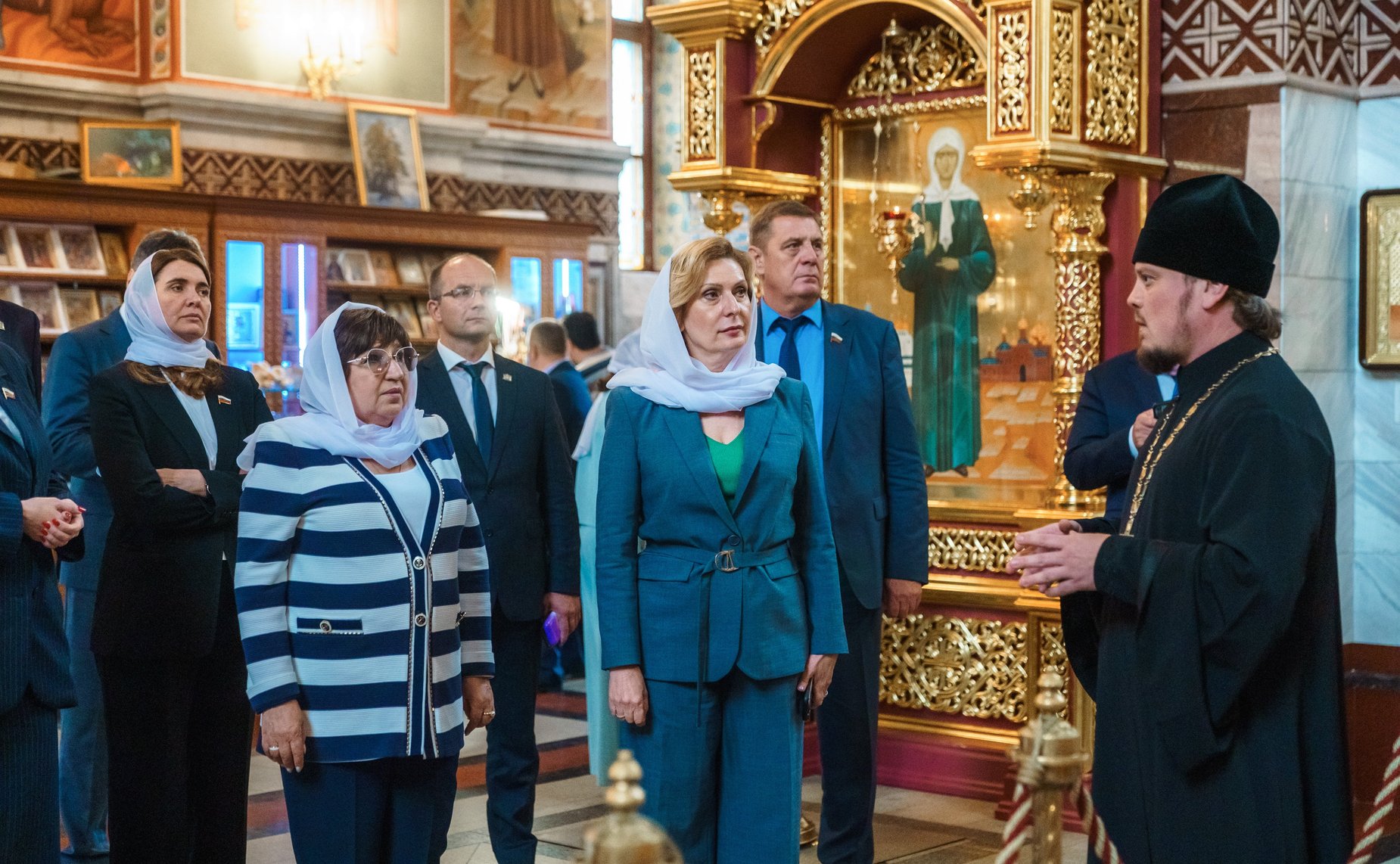 В рамках выездного заседания Комиссии СФ по развитию креативных (творческих) индустрий и народных художественных промыслов в России сенаторы посетили культурно-просветительные и социальные объекты