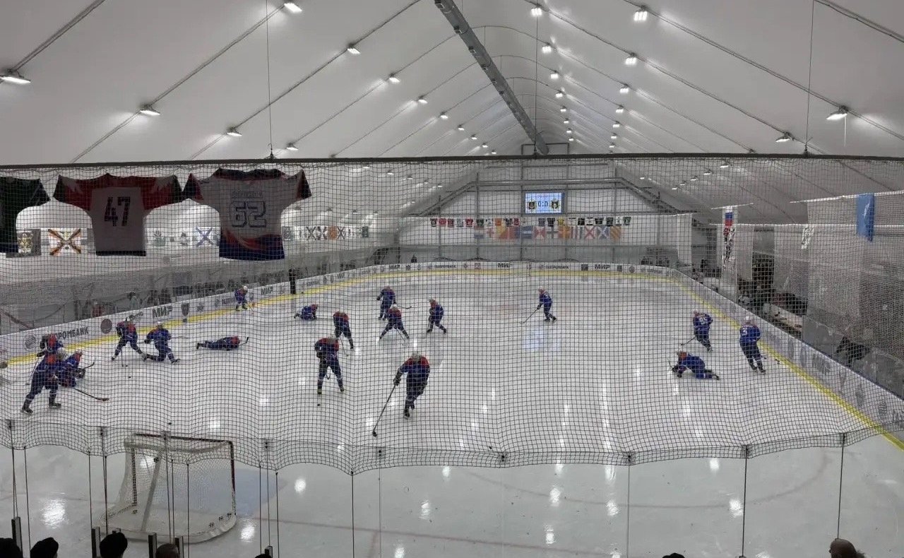 В Мурманской области торжественно открылся Чемпионат Военно-морского флота по хоккею с шайбой