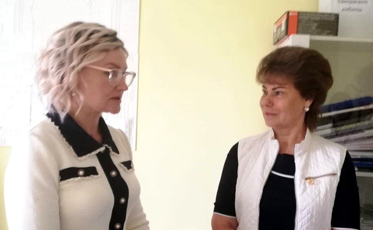 Татьяна Гигель встретилась с главным врачом Чойской районной больницы Татьяной Кандараковой
