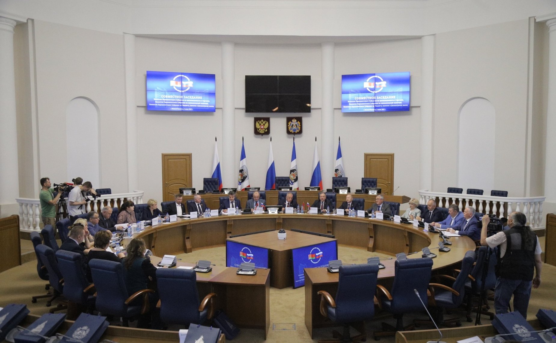 Сергей Митин принял участие в проведение совместного заседание трех комиссий Парламентского Собрания: по промышленности и торговле, бюджету, налогам, финансовому рынку и по экономической политике