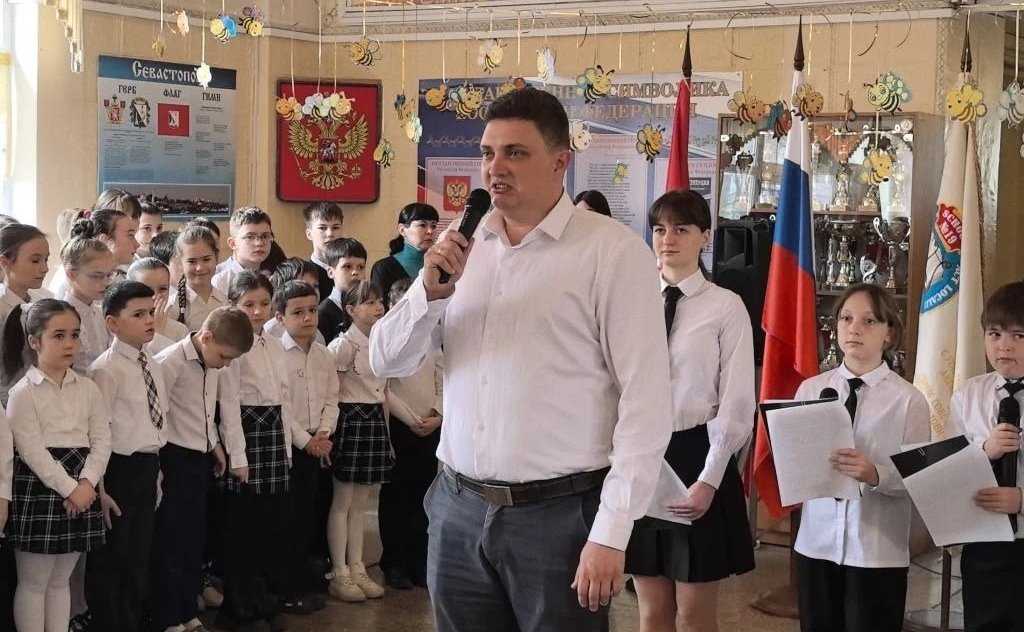 Екатерина Алтабаева побывала на торжественной линейке в школе №19 имени Героя Советского Союза Петра Павловича Павлова