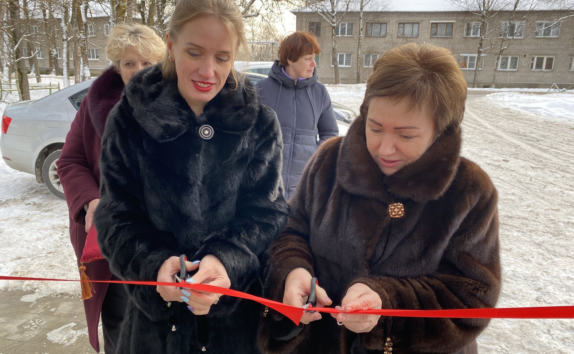 Елена Бибикова в рамках поездки в регион проинспектировала проведение капитального ремонта в отделении «Почты России», расположенном в одном из микрорайонов Пскова