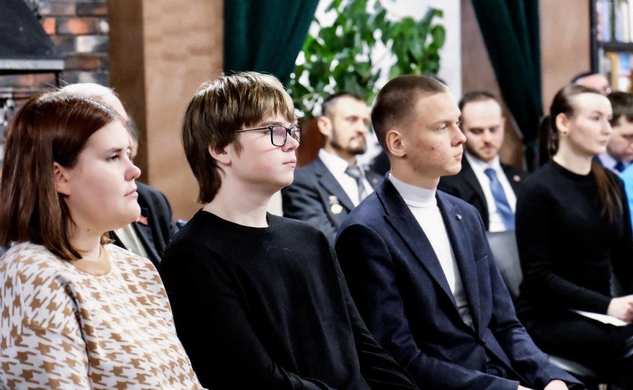 Сергей Перминов принял участие в «Диалоге на равных» в гатчинском патриотическом центре «Авангард»