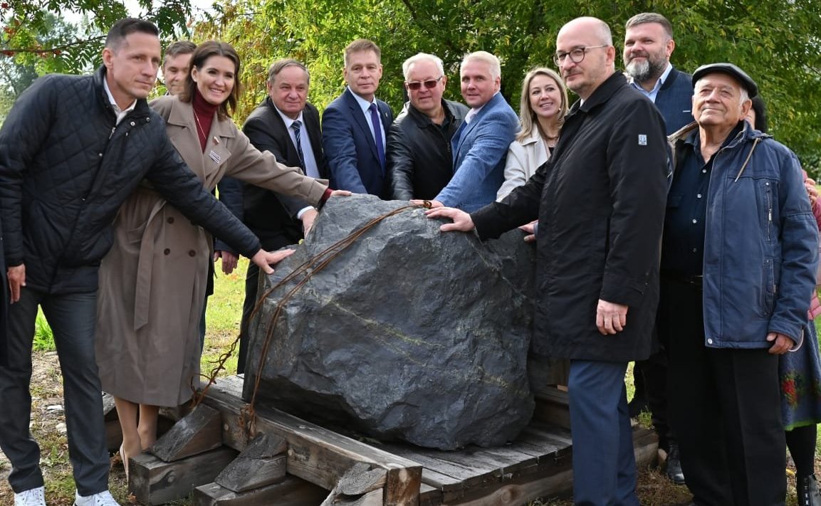 Маргарита Павлова приняла участие в открытии памятных знаков на улицах Челябинской и Магнитогорской Восточного административного округа Москвы