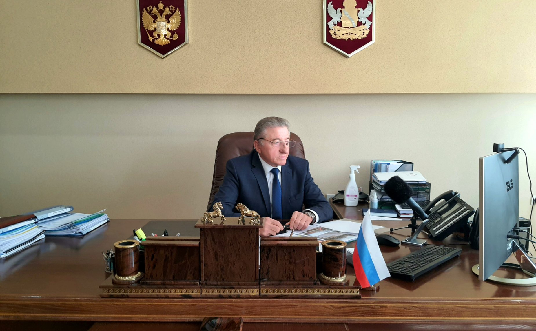 Сергей Лукин поздравил медалистов Аннинского района