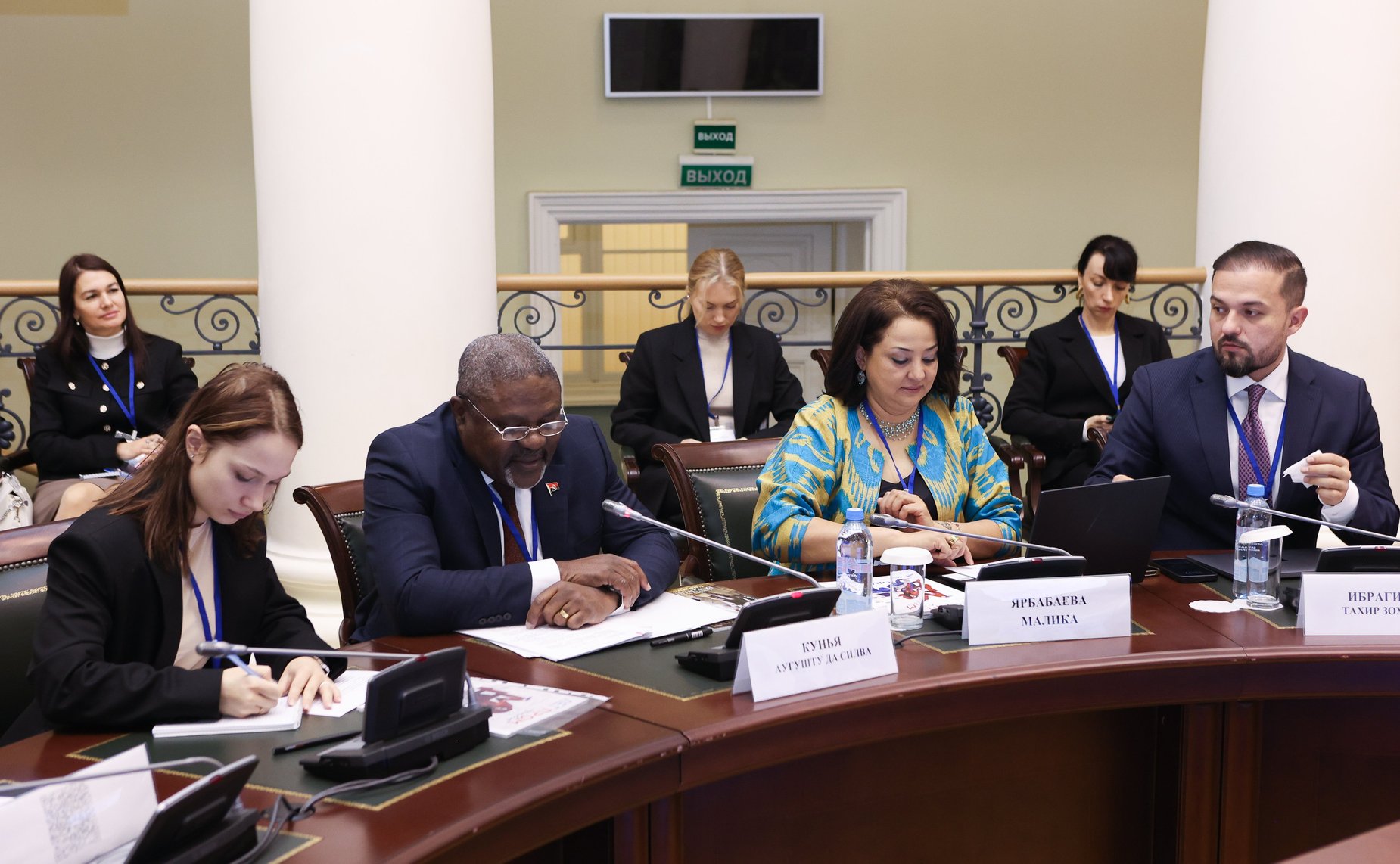 Круглый стол «Роль государственных и инвестиционных программ поддержки, а также маркетинговых стратегий в развитии легкой промышленности на пространстве СНГ». III международный форум «Содружество моды»