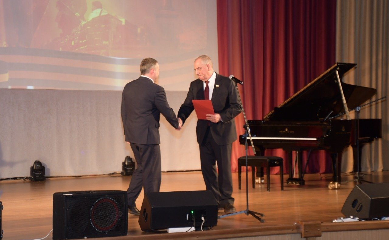 Сергей Митин принял участие в торжественном собрании, посвященном 78-й годовщине освобождения Новгорода от немецко-фашистских захватчиков