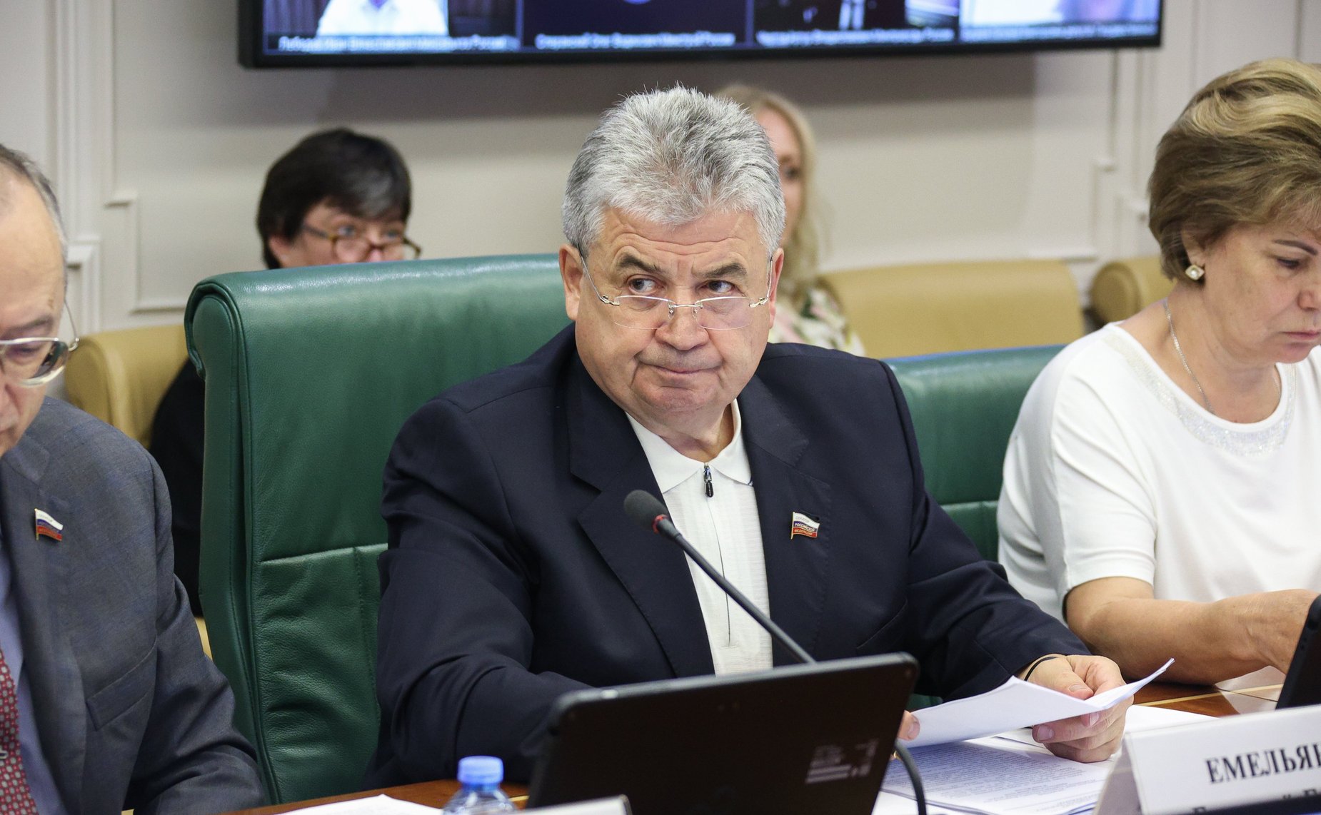 Геннадий Емельянов