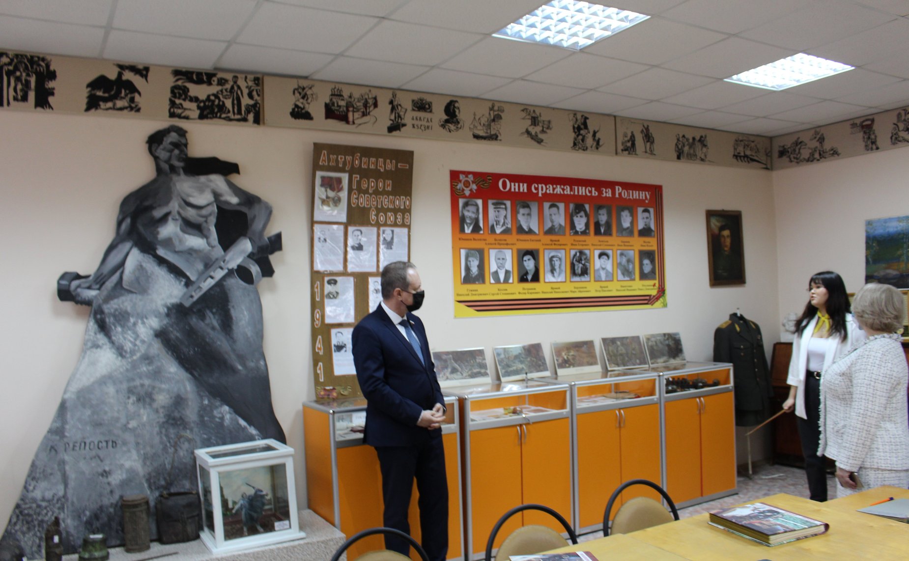 Александр Башкин наградил астраханского школьника — лауреата конкурса «Дорога жизни»