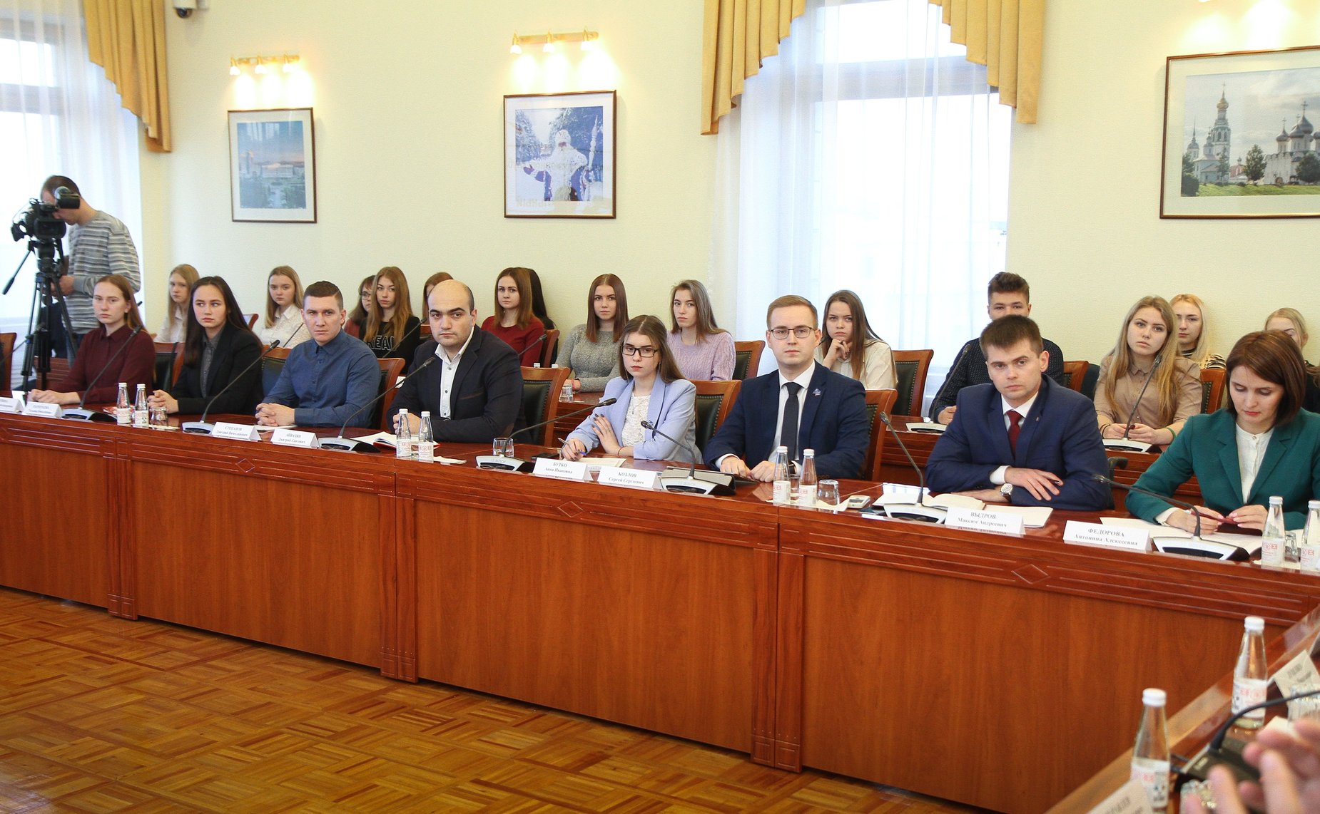 Заседание Дискуссионного клуба Молодежного парламента Вологодской области на тему «Бюджет региона: стабильный фундамент динамичного развития»