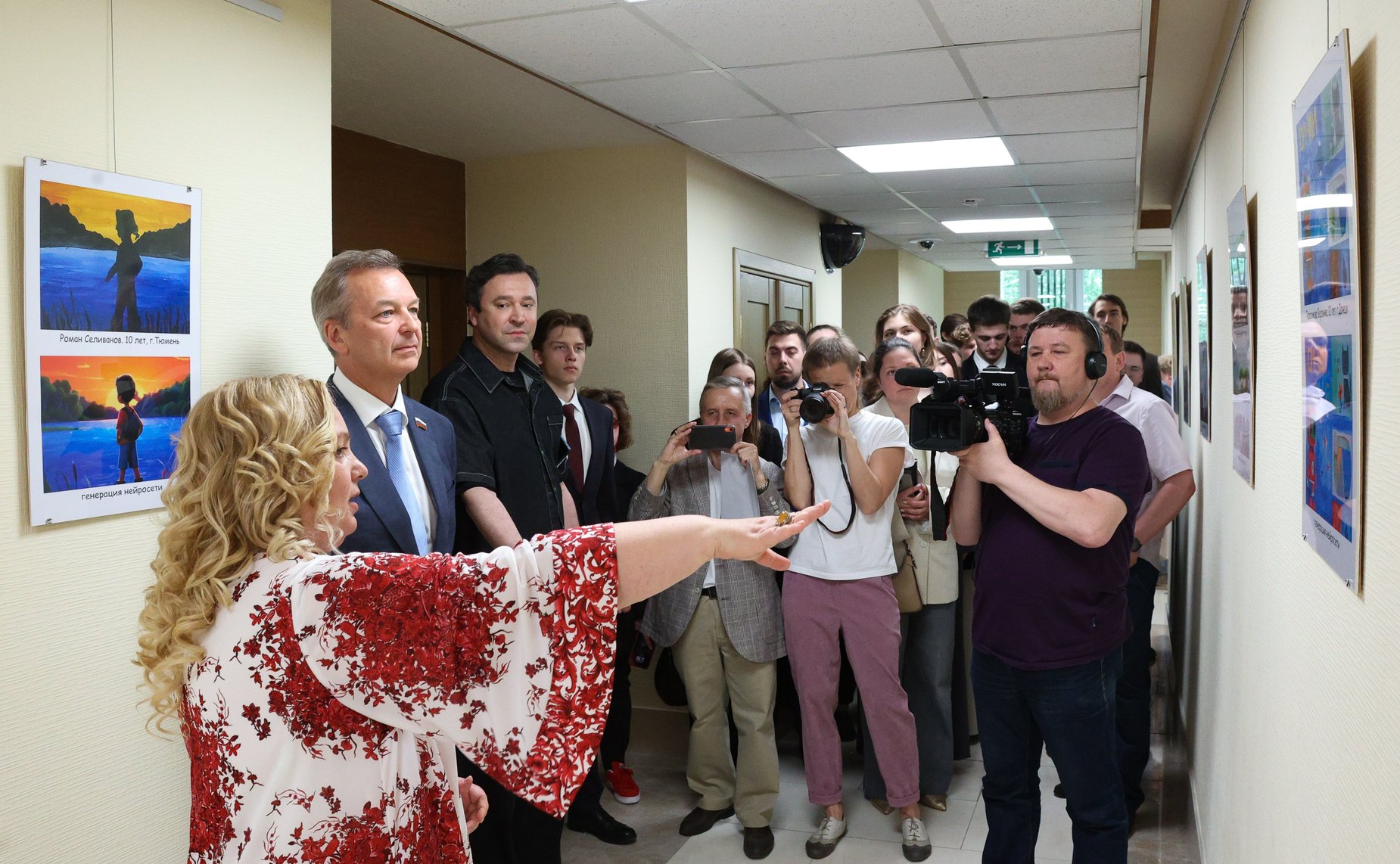 Открытие выставки «Новая реальность глазами юных строителей будущей России»