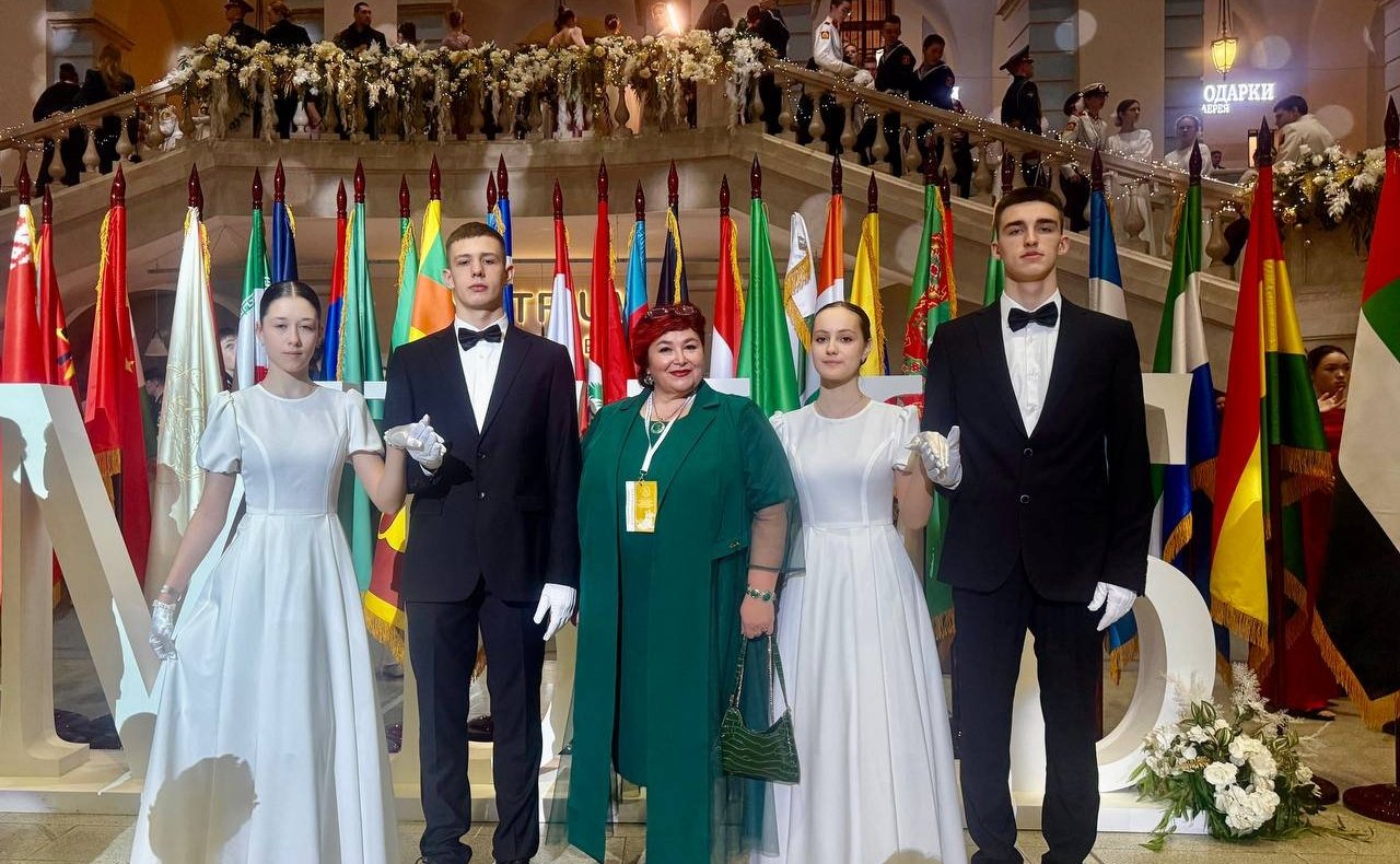 Александр Ролик провел встречу с юнармейцами региона — участниками Х юбилейного Международного Кремлёвского благотворительного кадетского бала