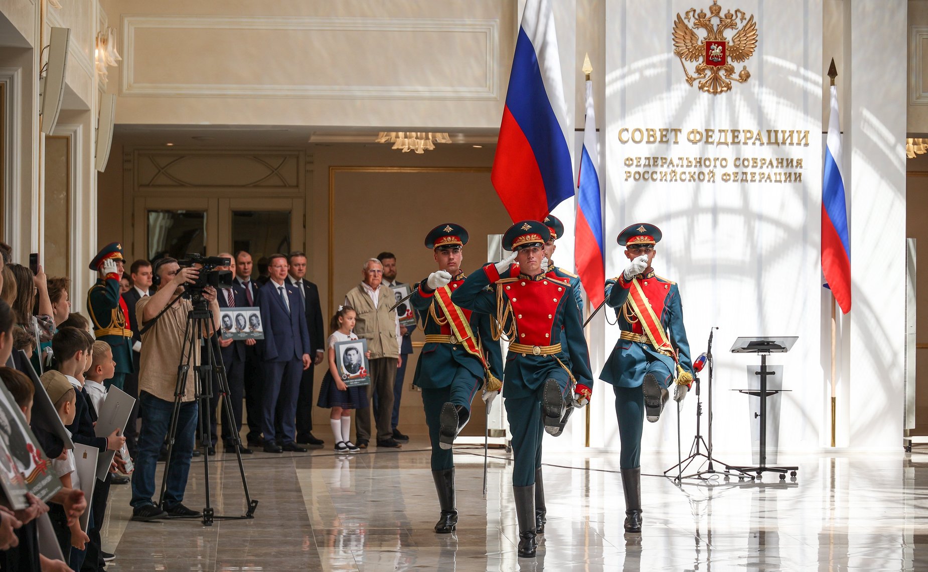 В Совете Федерации состоялась торжественная церемония открытия выставки «Память поколений»