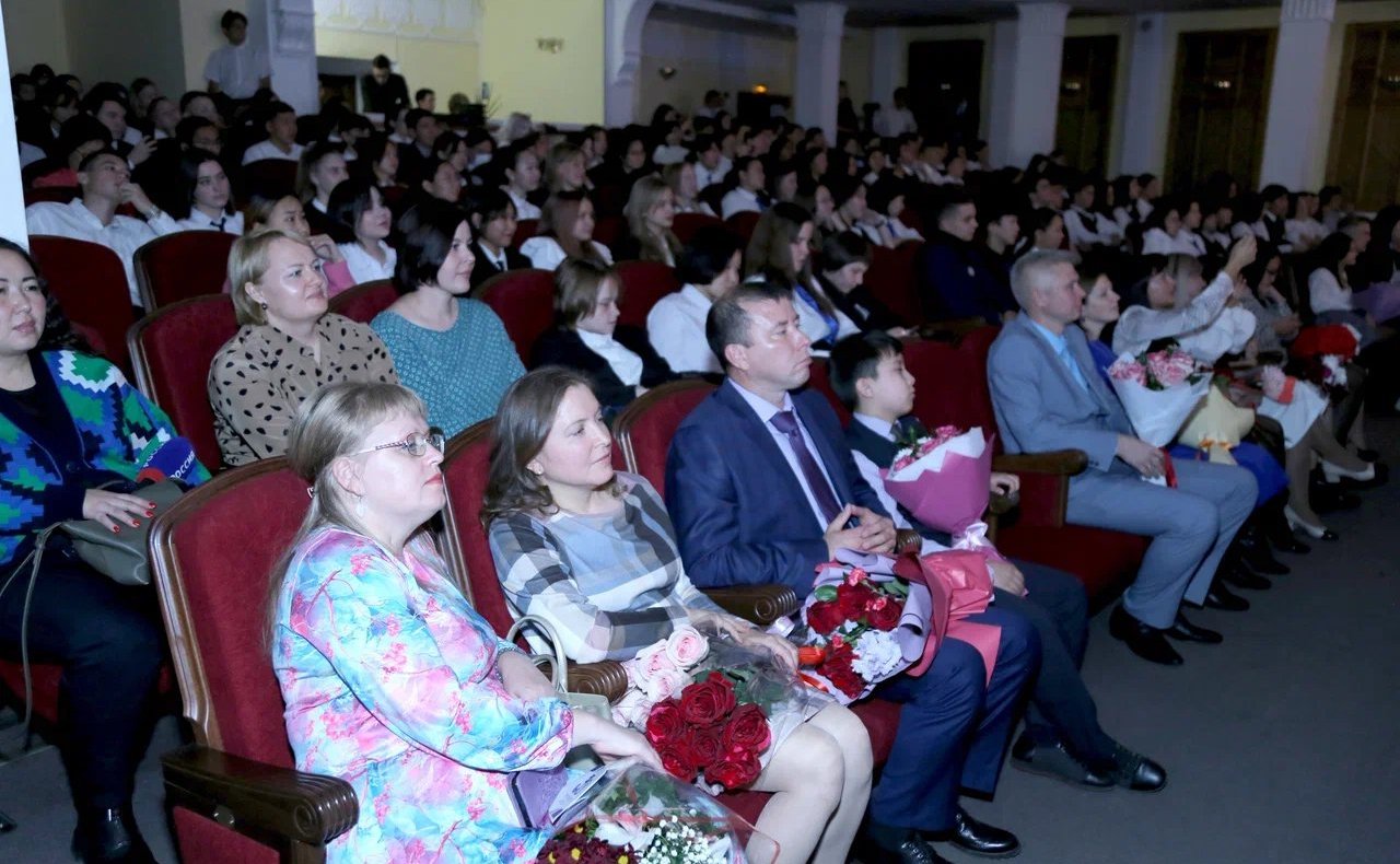 Торжественное мероприятие, посвященное 30-летию со дня основания республиканского классического лицея