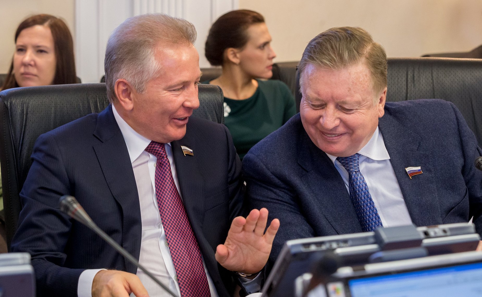 В. Пономарев и Л. Тягачев