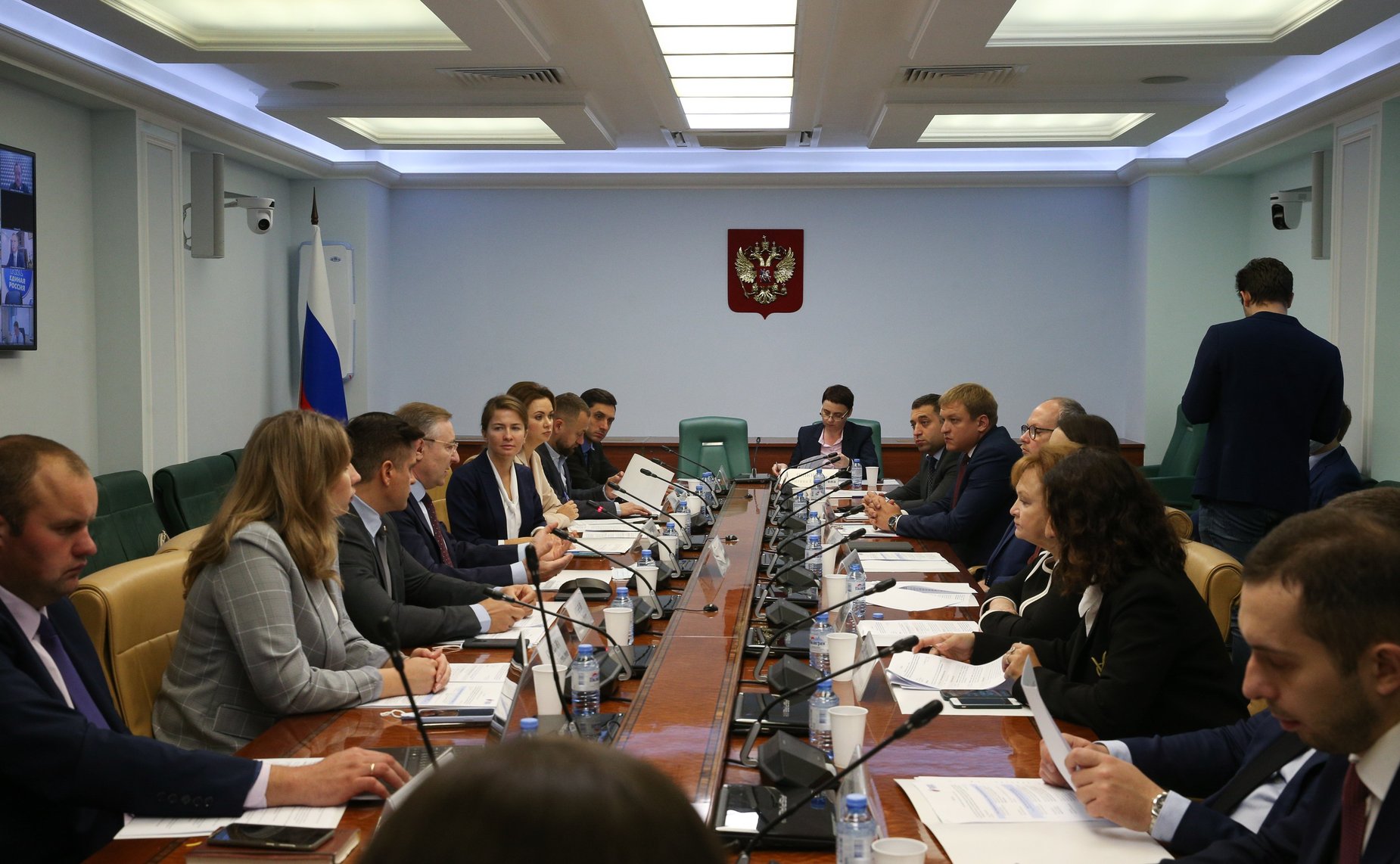 Заседание «круглого стола» с участием членов Палаты молодых законодателей