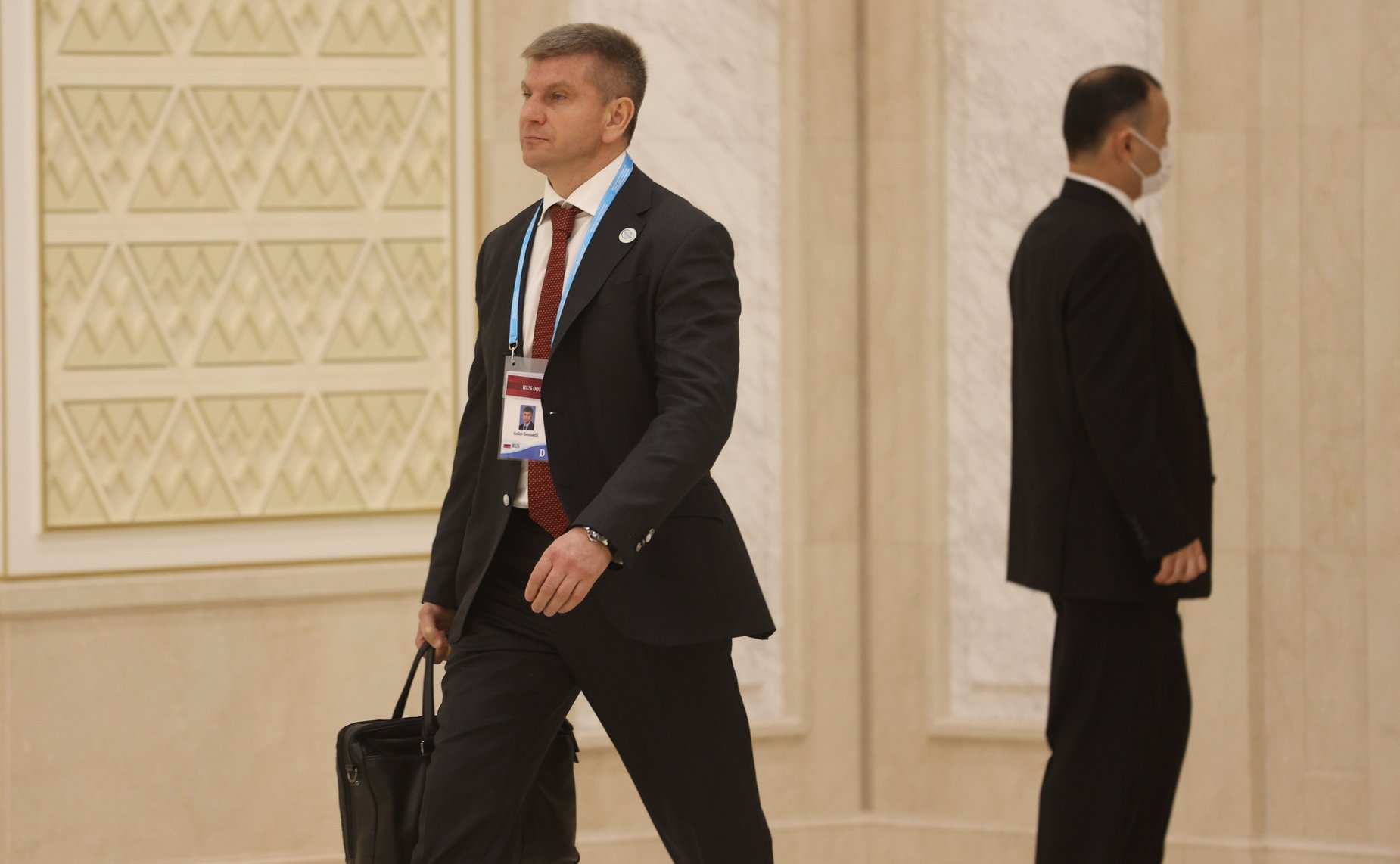 Геннадий Голов