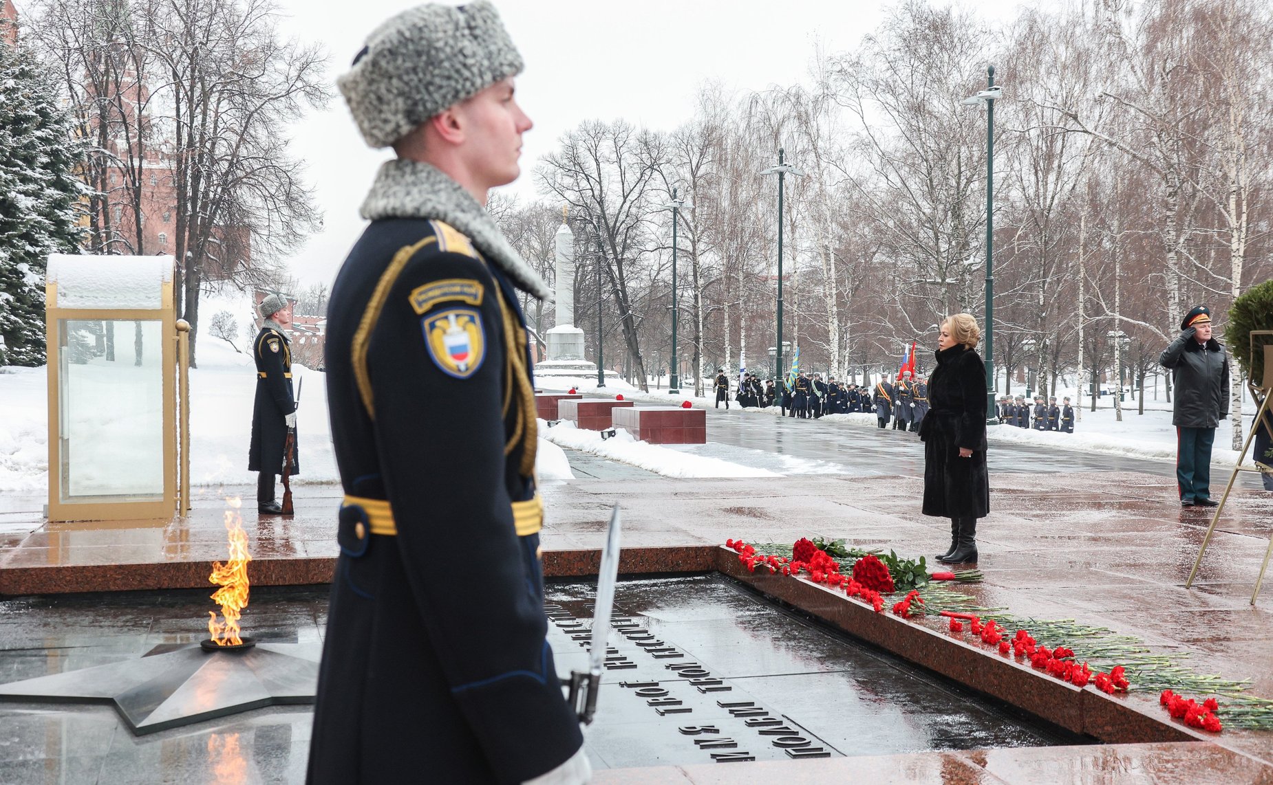 Валентина Матвиенко приняла участие в церемонии возложения цветов к Могиле Неизвестного Солдата