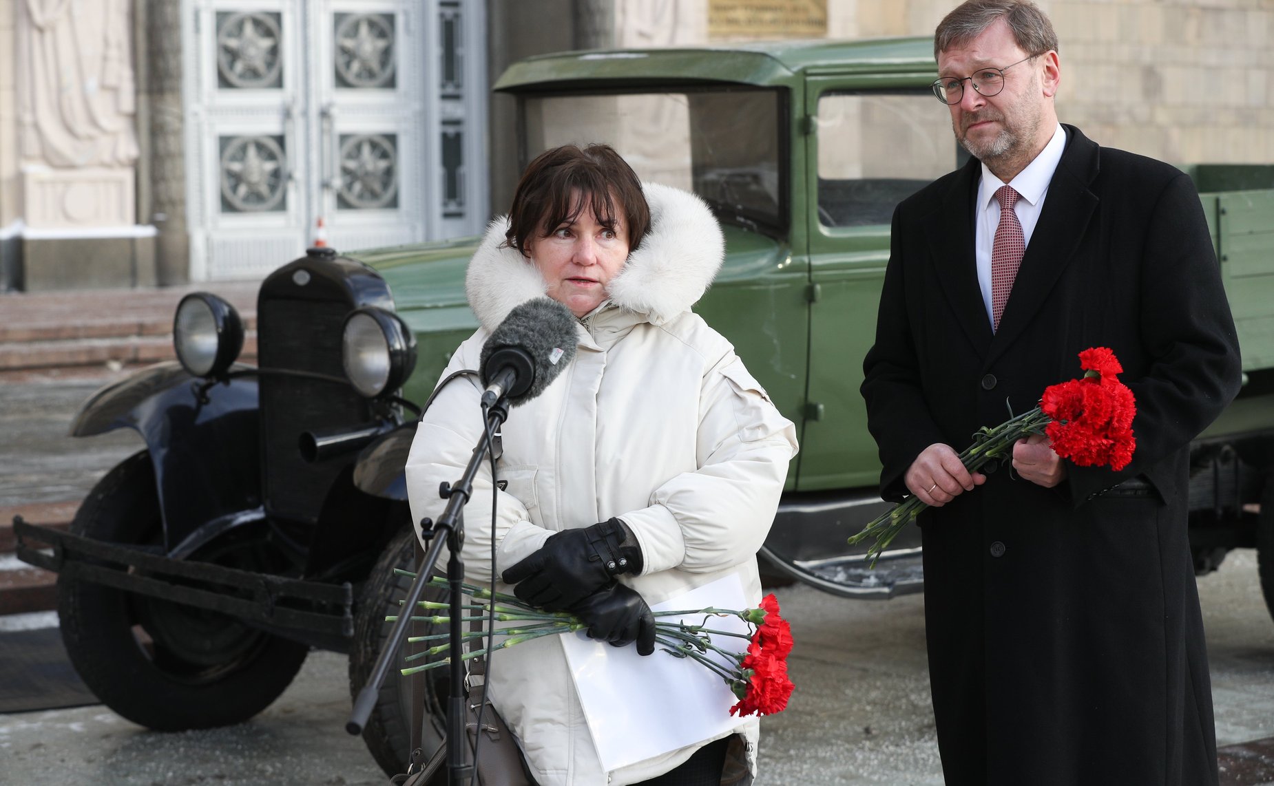 Сенаторы приняли участие в церемонии возложения цветов к «Полуторке» (ГАЗ АА)