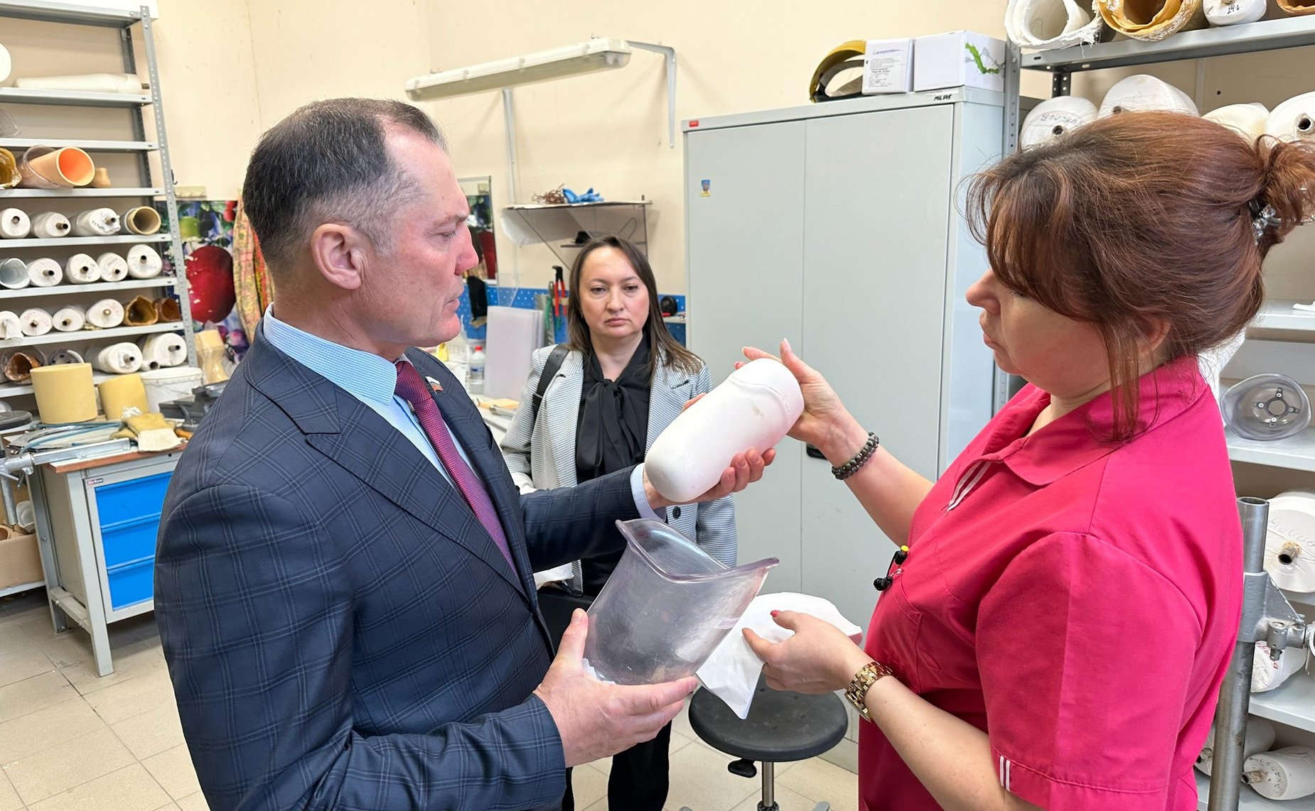 Игорь Мурог оценил в Рязанской области производство протезных изделий для участников специальной военной операции