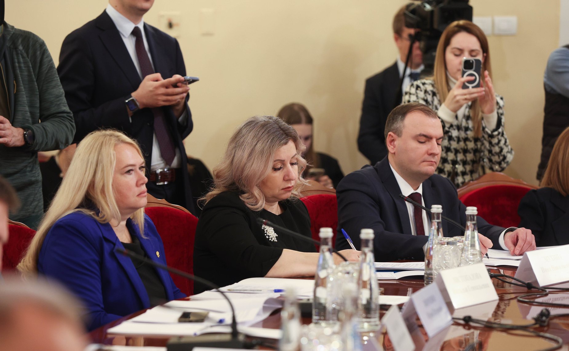 Заседание парламентской комиссии по расследованию преступных действий в отношении несовершеннолетних со стороны киевского режима