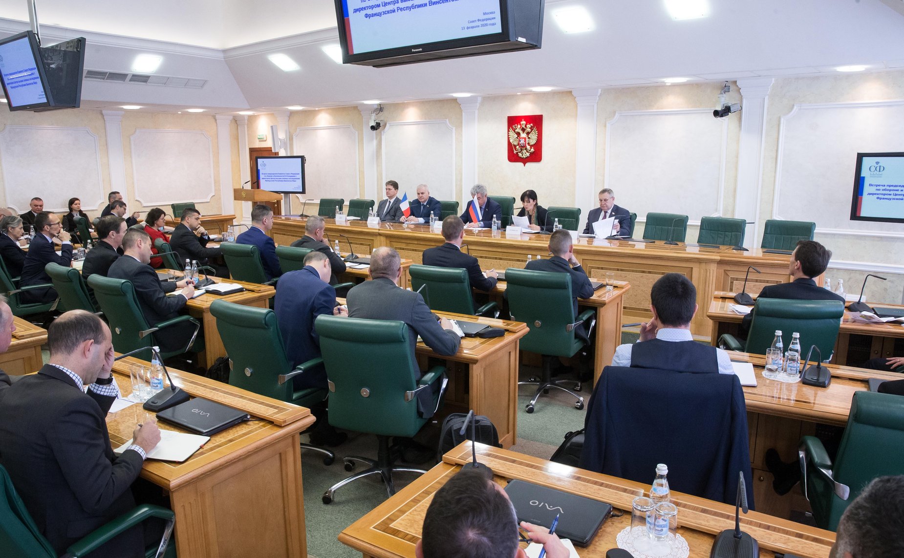 Встреча В. Бондарева с директором Центра высших военных исследований Французской Республики Винсентом Жиро