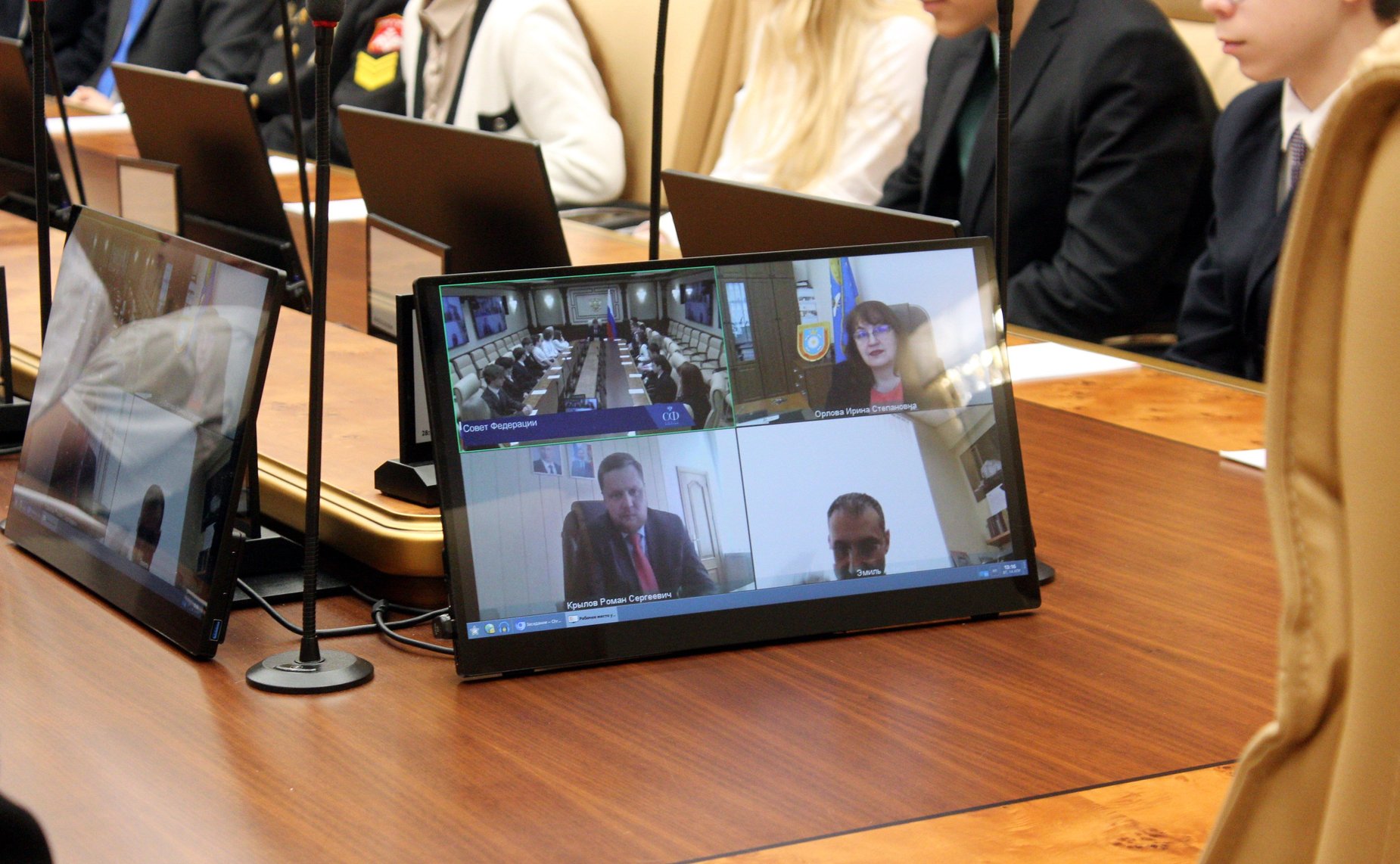 В Совете Федерации юные физики и математики встретились с сенатором Андреем Епишиным