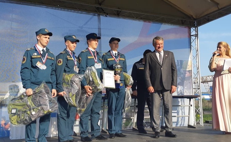 Ю. Воробьев вручил награды победителям Всероссийской олимпиады профессионального мастерства