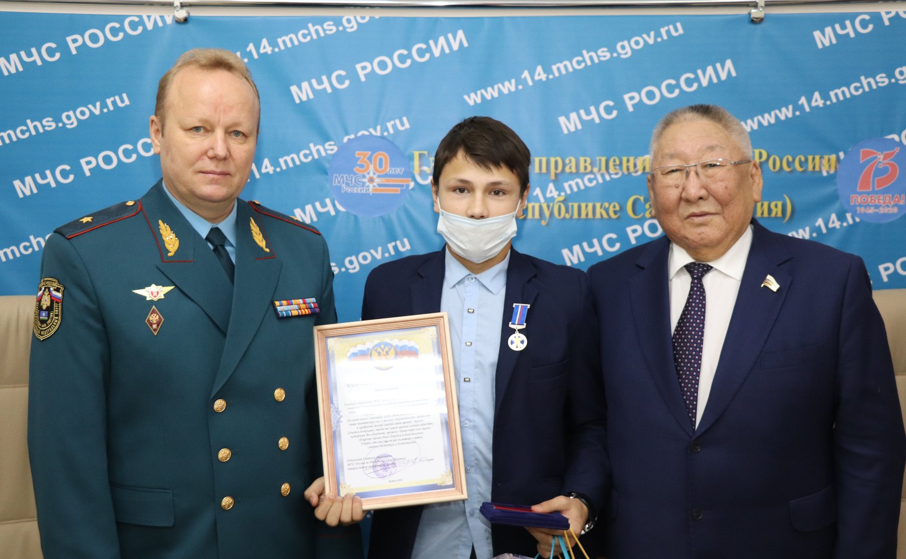 Егор Борисов вручили детям-героям памятные медали Совета Федерации «За проявленное мужество»