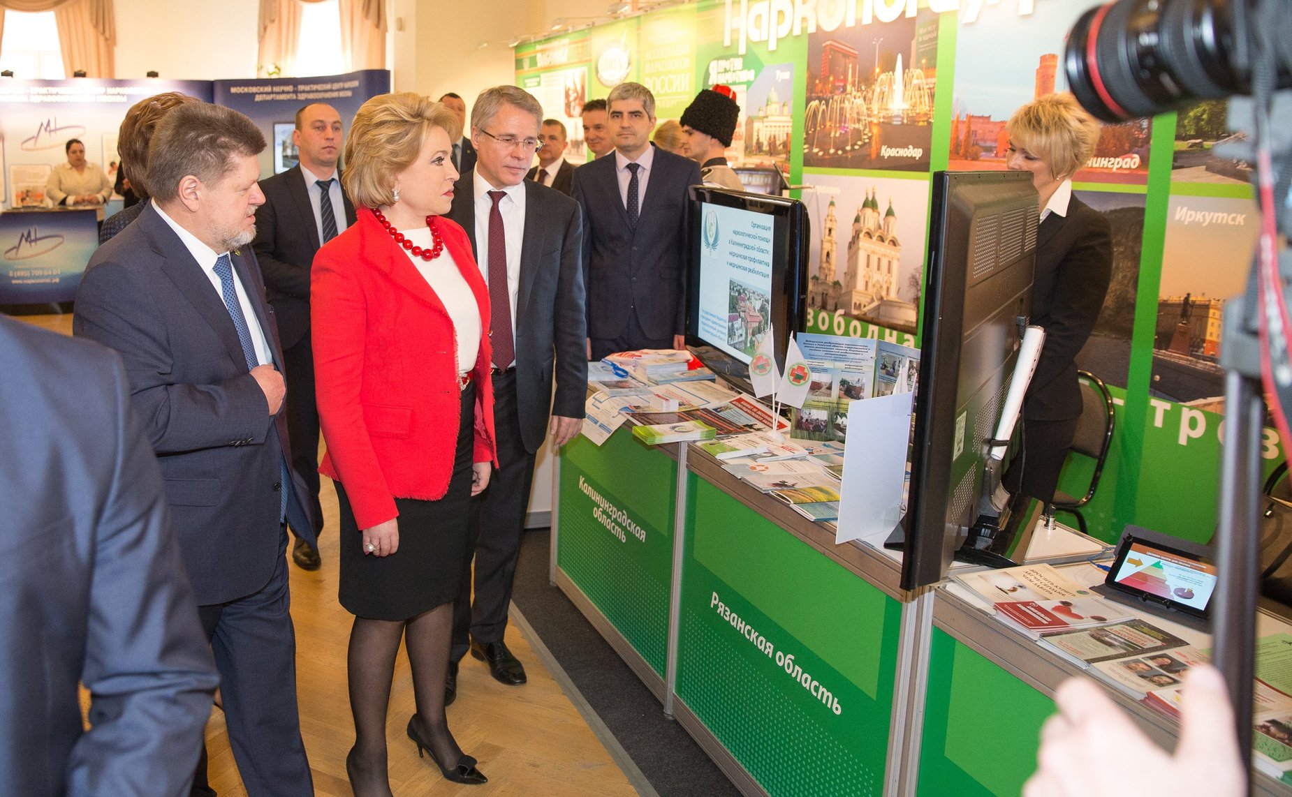 Осмотр выставки перед заседанием Совета по проблемам профилактики наркомании