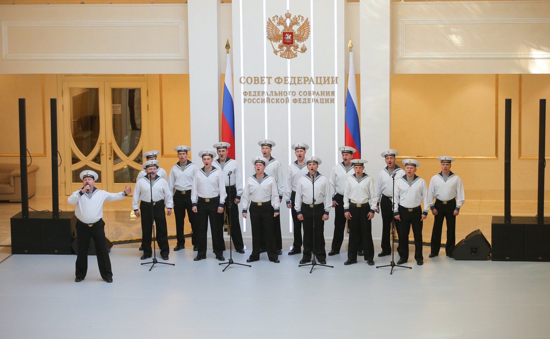 Валентина Матвиенко и Михаил Развожаев осмотрели выставку в Совете Федерации, посвященную легендарной истории и современному развитию города Севастополя