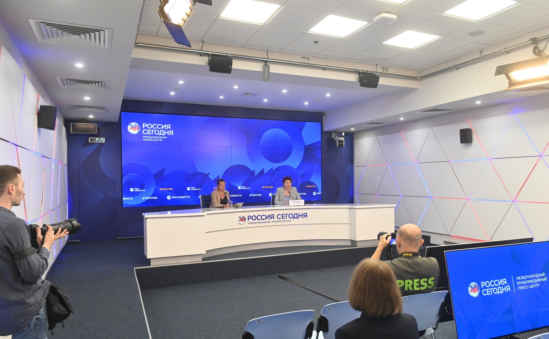 В международном мультимедийном пресс-центре Медиагруппы «Россия сегодня» состоялась пресс-конференция председателя Комитета Совета Федерации по социальной политике Елены Перминовой по итогам работы в весеннюю сессию