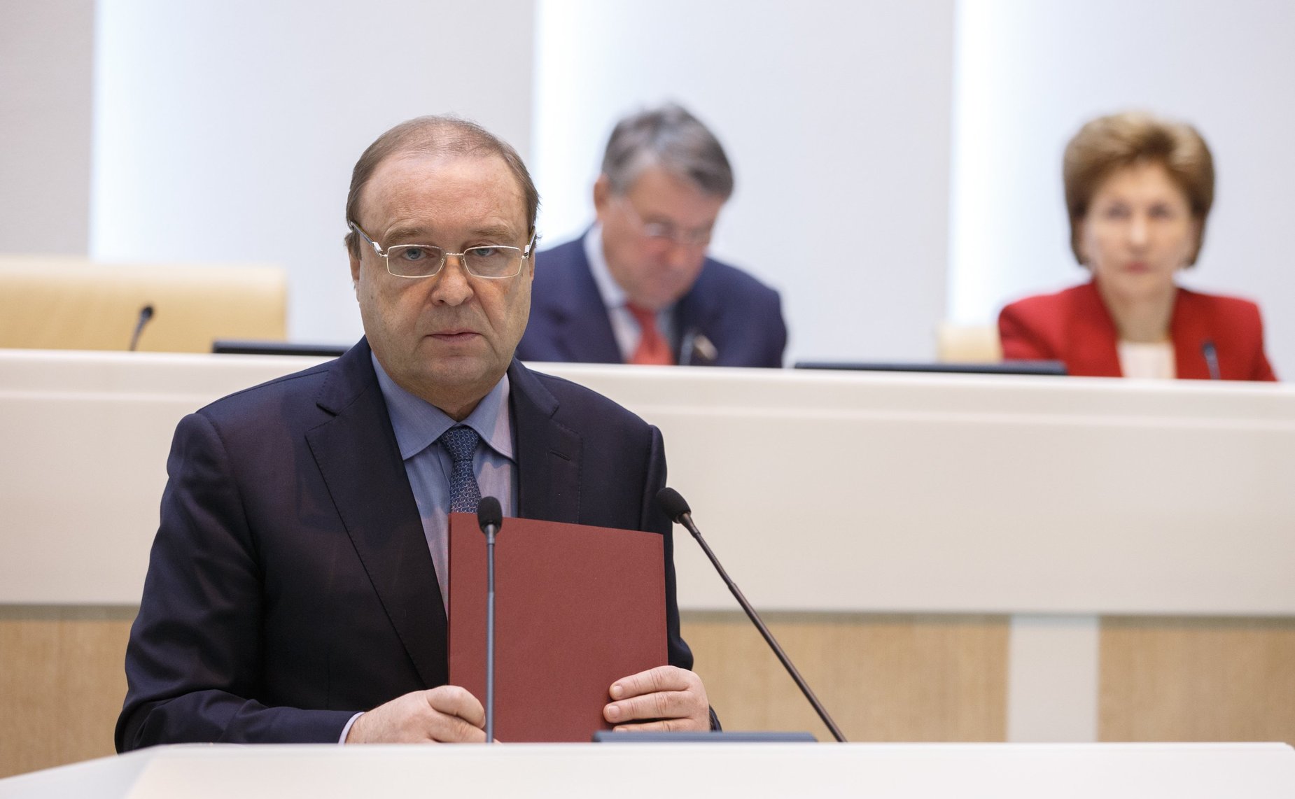 В. Богданов