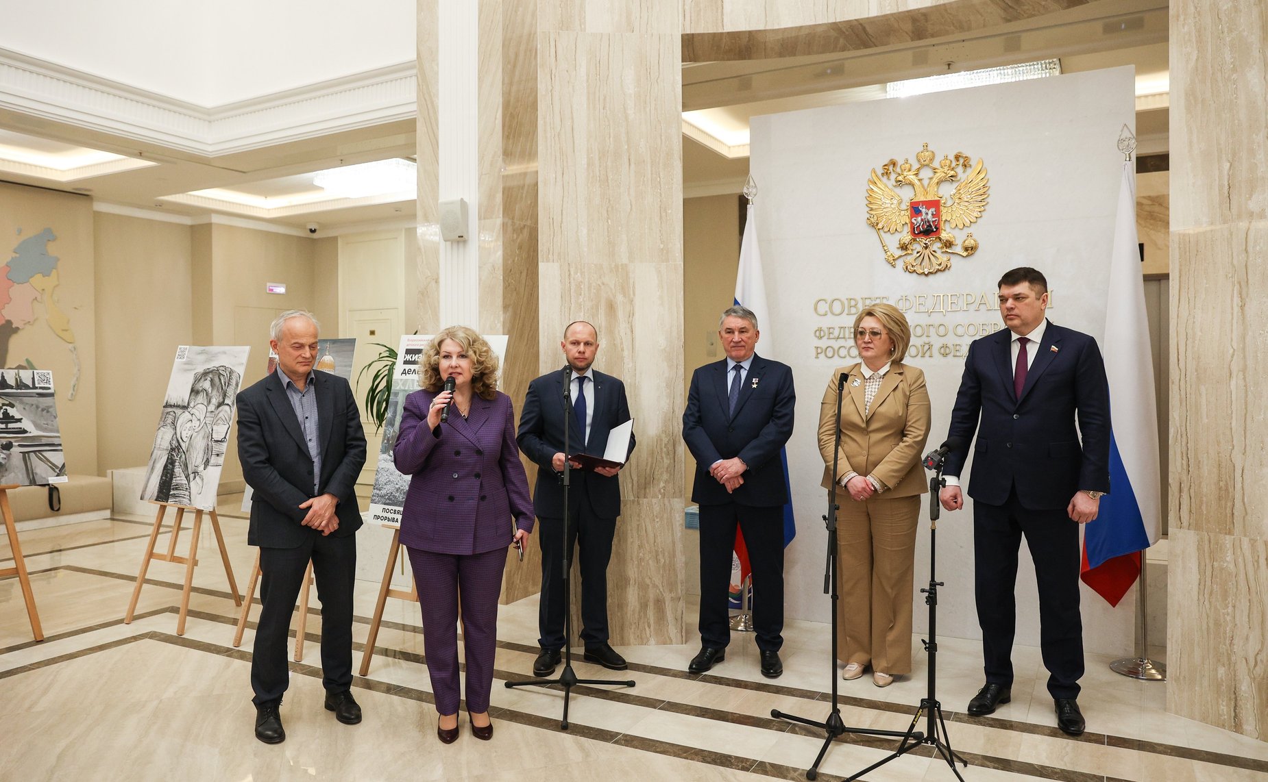 В СФ открылась выставка победителей конкурса детского рисунка к 80-летию прорыва блокады Ленинграда