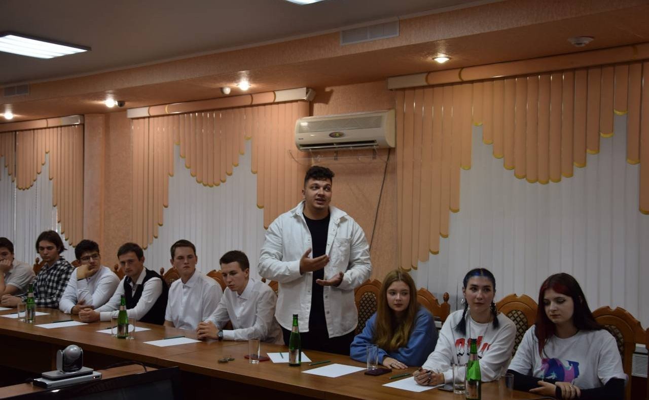 Николай Семисотов и Сергей Горняков приняли участие во встрече с представителями молодежи и студенческого сообщества городского округа город Михайловка