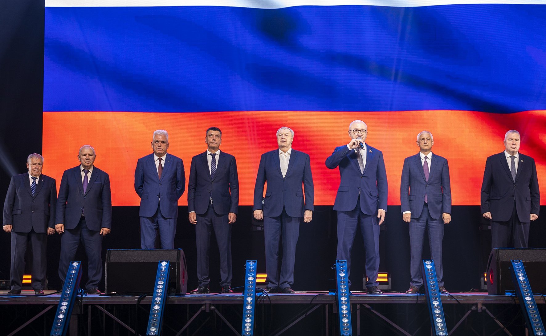 Олег Цепкин принял участие в торжественном вечере для ветеранов городских предприятий Магнитогорска