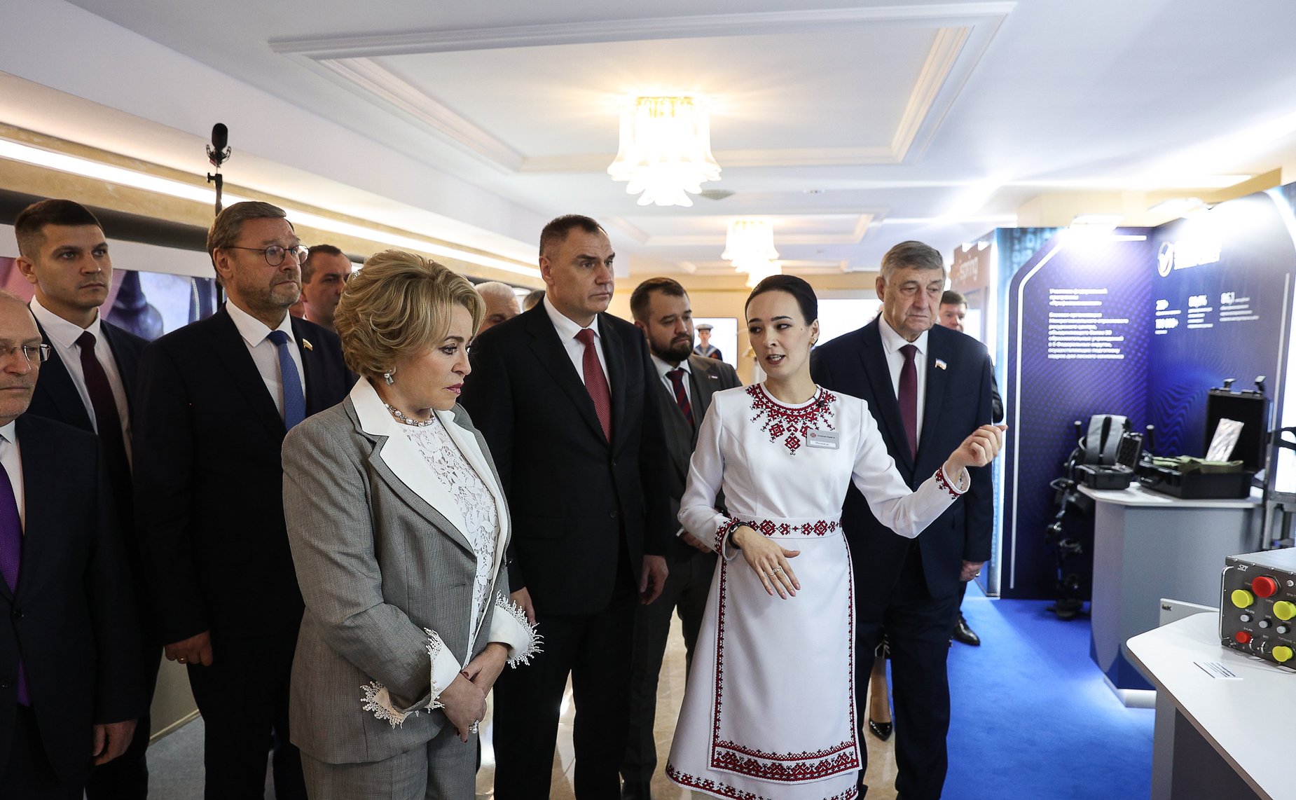 Валентина Матвиенко и Юрий Зайцев осмотрели выставку, посвященную культуре, истории и перспективным направлениям развития Республики Марий Эл