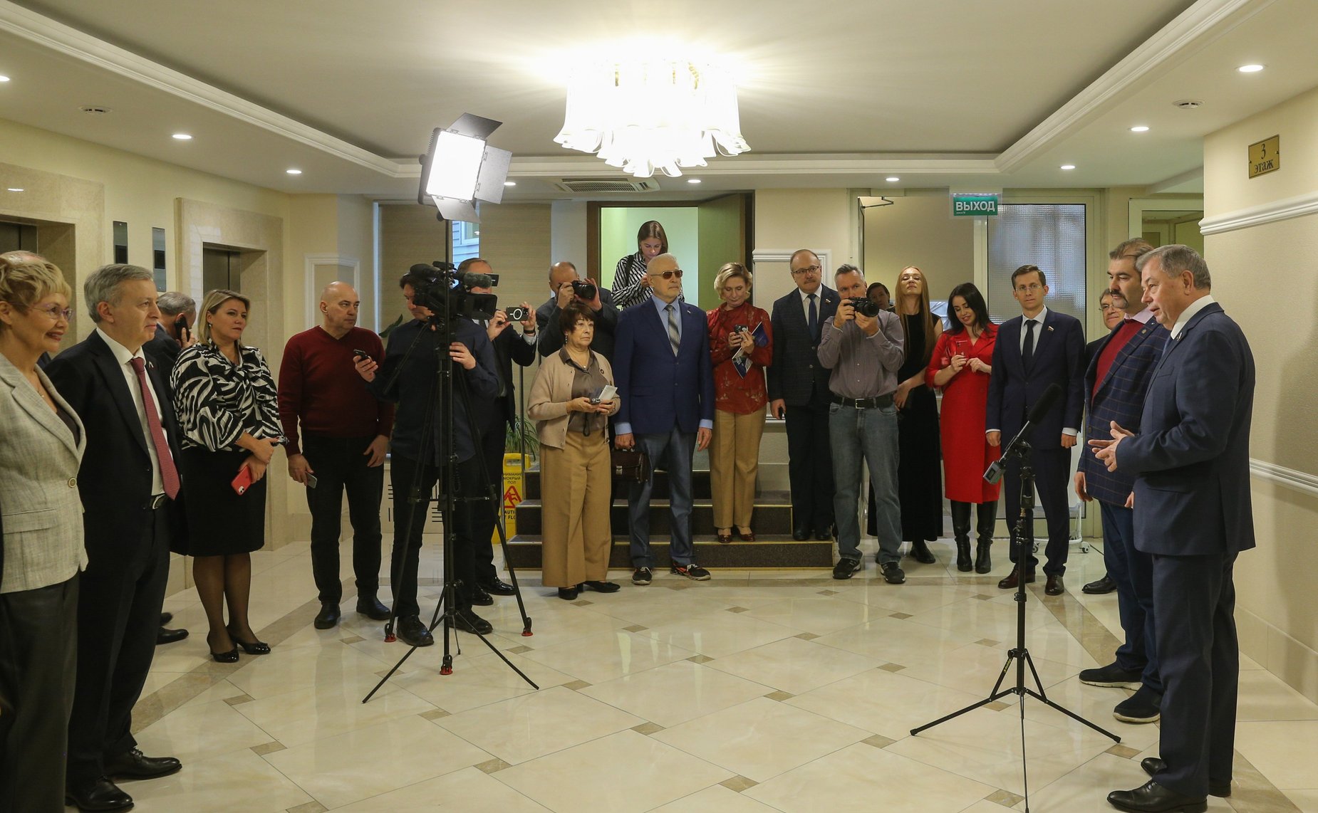 В СФ открылась выставка заслуженного художника РФ Александра Шилова