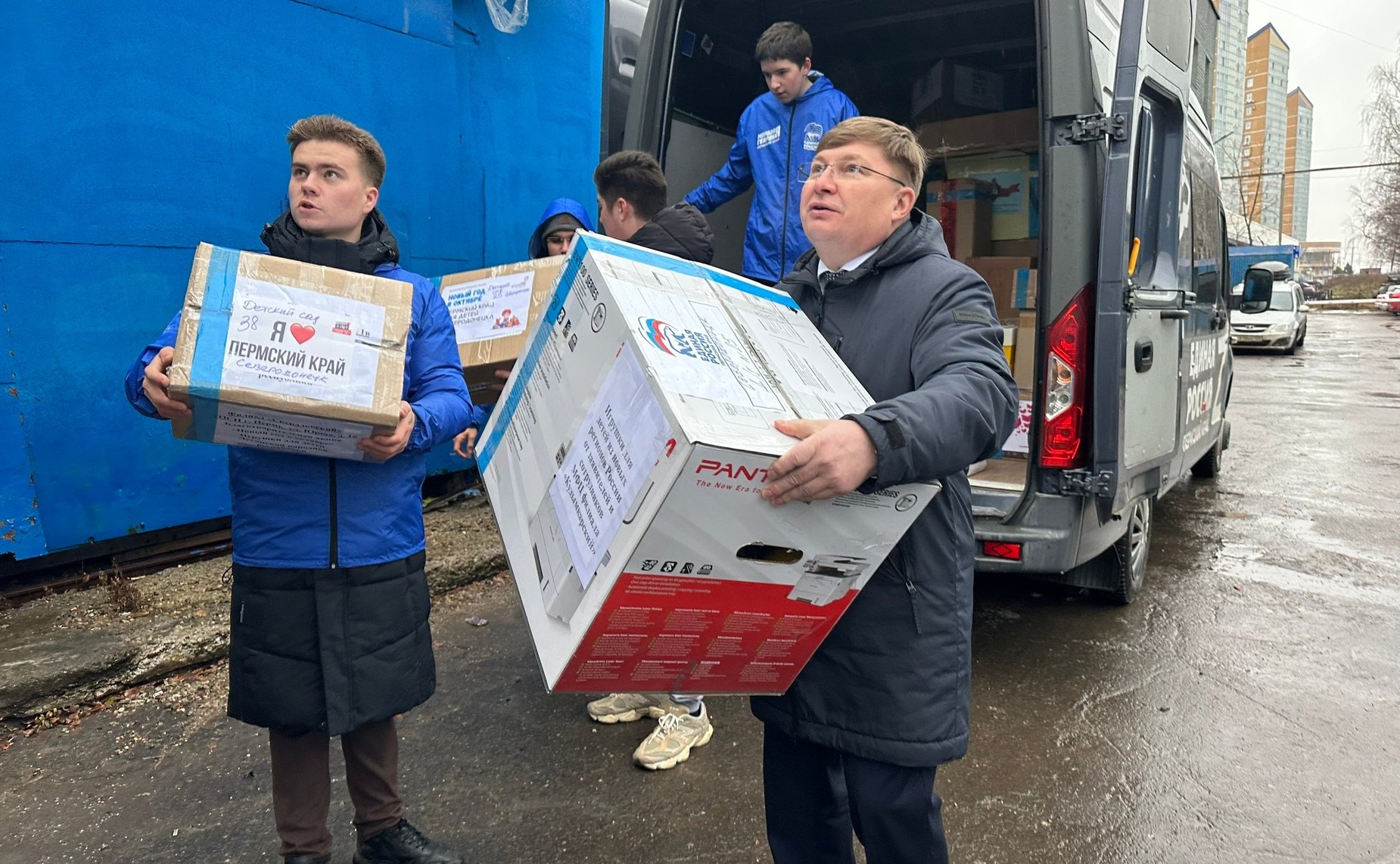 Вячеслав Григорьев принял участие в формировании и отправке груза для нужд участников СВО и жителей подшефного Северодонецка