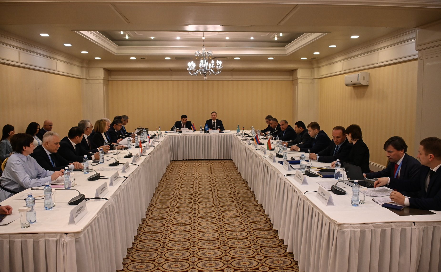 Сенаторы РФ приняли участие в наблюдении за проведением внеочередных выборов депутатов Мажилиса Парламента Республики Казахстан в составе миссий международных наблюдателей