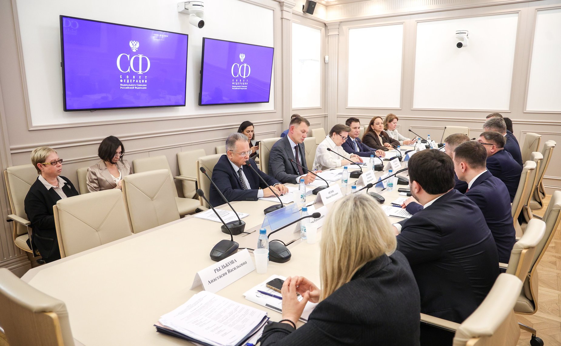 Встреча председателя Комитета СФ по аграрно-продовольственной политике и природопользованию Александра Двойных с Губернатором Чукотского автономного округа Владиславом Кузнецовым